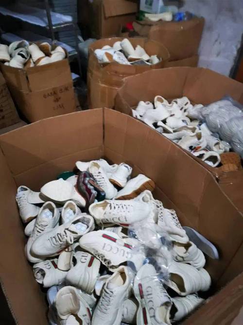 直播和朋友圈成重灾区22万双假鞋被警方查获